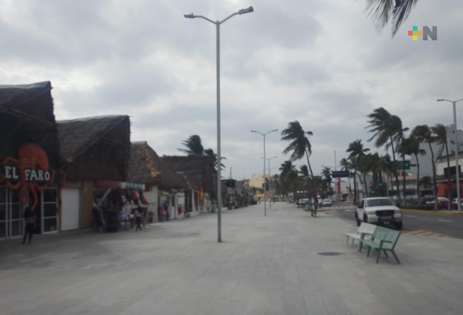 Rachas de viento aumentan en Veracruz-Boca, se espera alcancen los 100 k/h