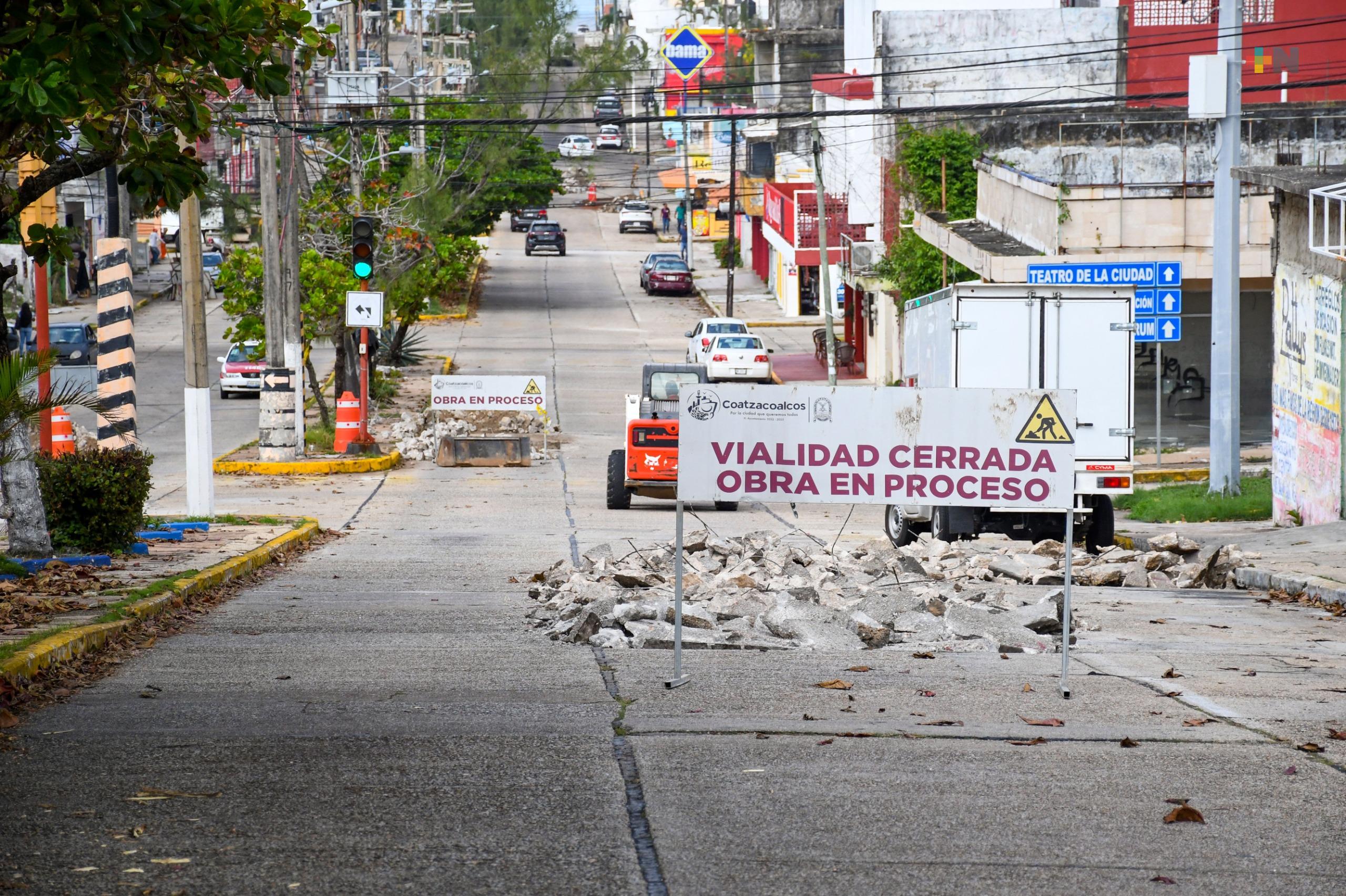 Alcaldía de Coatza acelera obras para reparar daños al pavimento en la ciudad