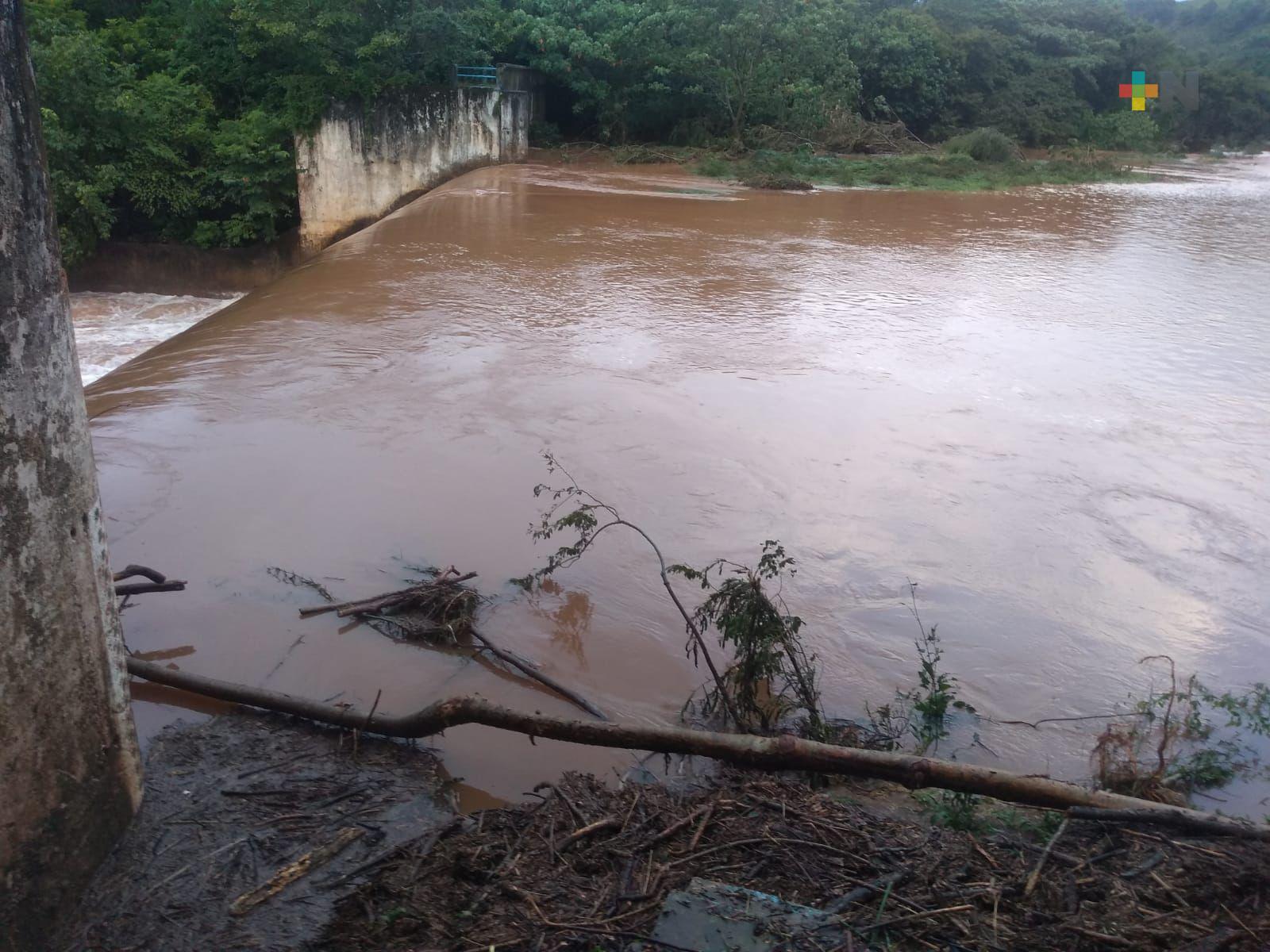 En Coatza, colonias sin agua por cierre de presa Yuribia a causa de acumulación de palizada