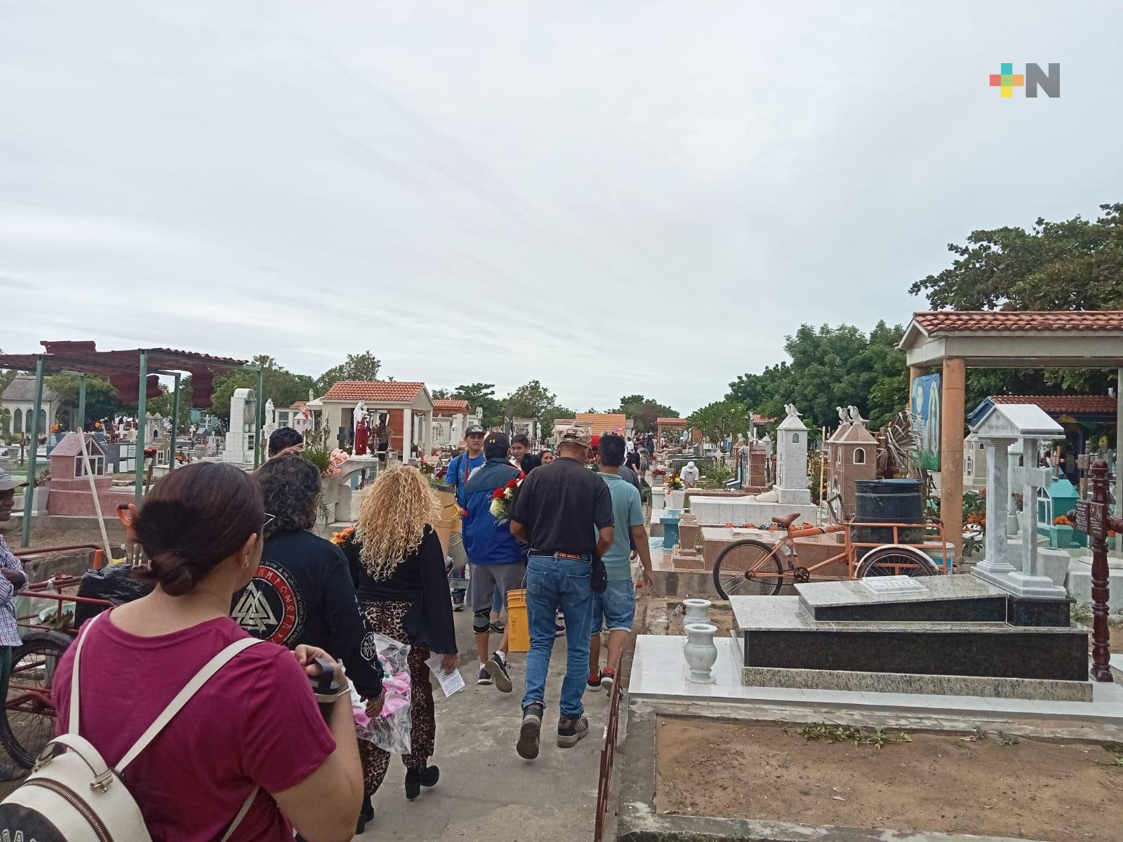 Funciona operativo de seguridad en panteones de Veracruz puerto