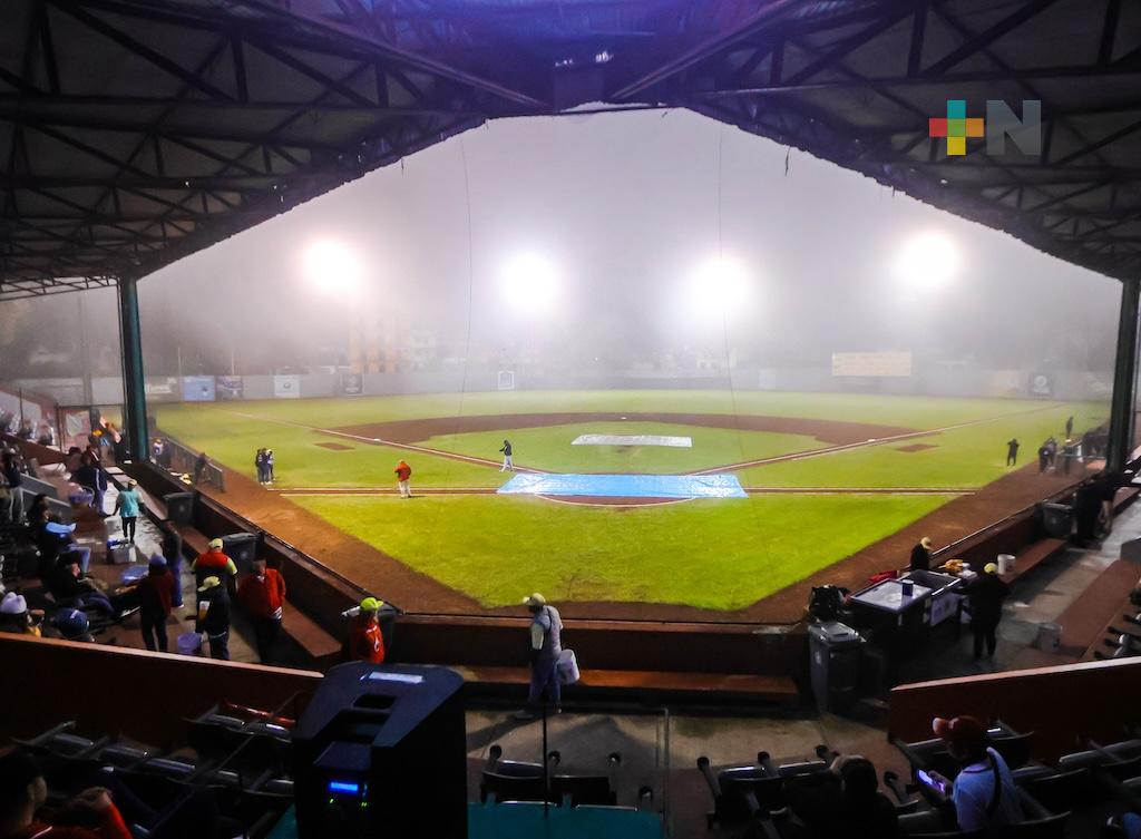 En Xalapa, lluvia y neblina impide arranque de serie entre El Águila y Oaxaca