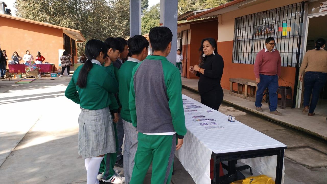 «Sexpo Xalapa, por el placer de ser responsable» llega a telesecundaria