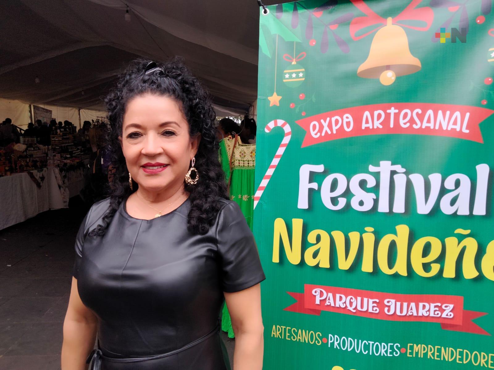Cerca de 70 expositores participan en expo artesanal Festival Navideño en parque Juárez
