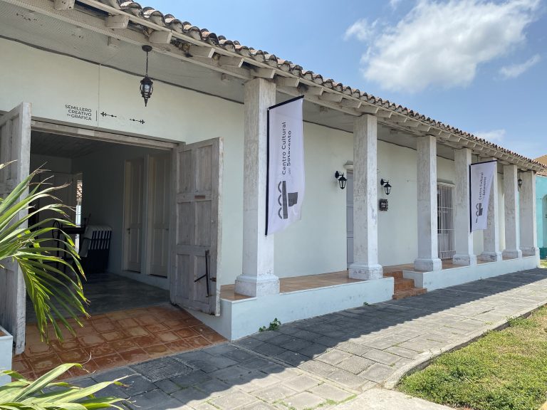 Presentan la exposición Salpicón, una década de arte gráfico, obra del artista Sebastián Fund