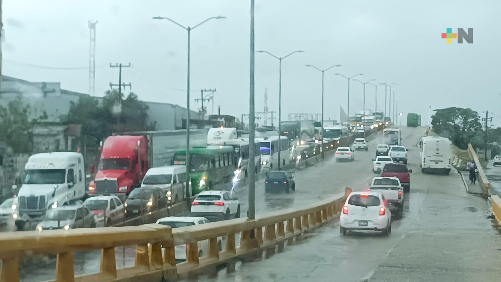 Industriales del sur de Veracruz piden resolver problemática vial en puente Coatzacoalcos I