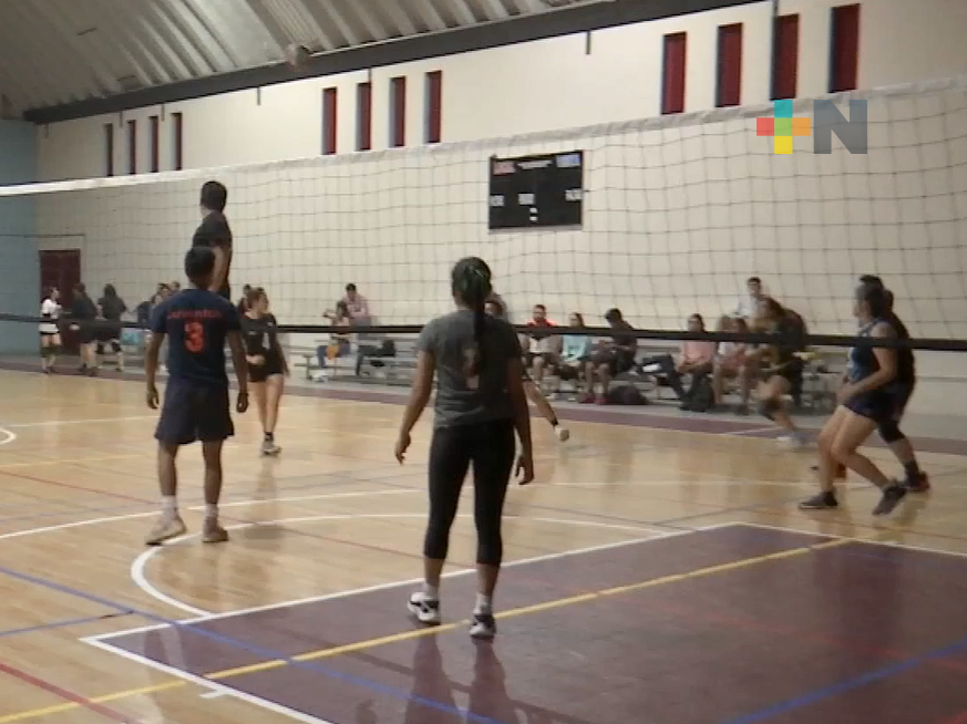 Alumnos de UPAV realizaron Torneo de Voleibol con causa