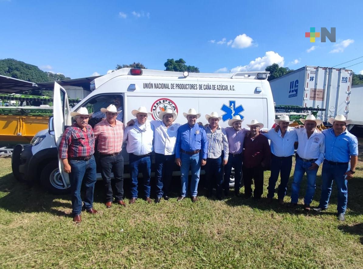 Unión Nacional de Productores de Caña entregan ambulancias a ingenios de la región
