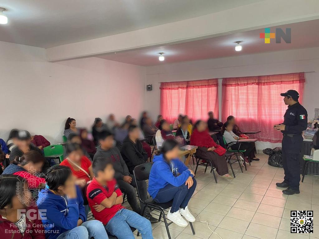 Imparte UECS plática preventiva en delitos de engaño telefónico y extorsión a estudiantes en La Perla