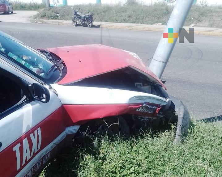Aparatoso accidente deja gravemente lesionadas a madre e hija, en Coatzacoalcos