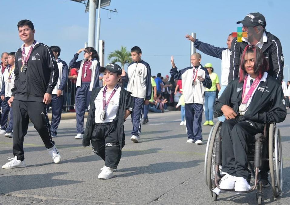 En Tuxpan realizan con éxito el Desfile Cívico-Deportivo conmemorativo de la Revolución