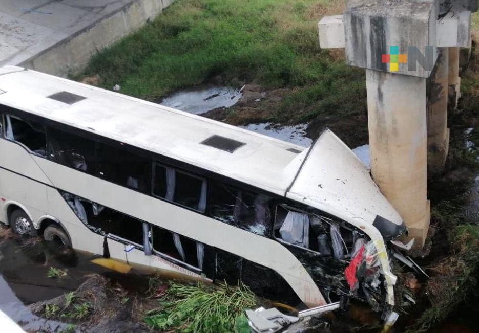 Reportan trágico accidente de autobús turístico cerca de Cosamaloapan