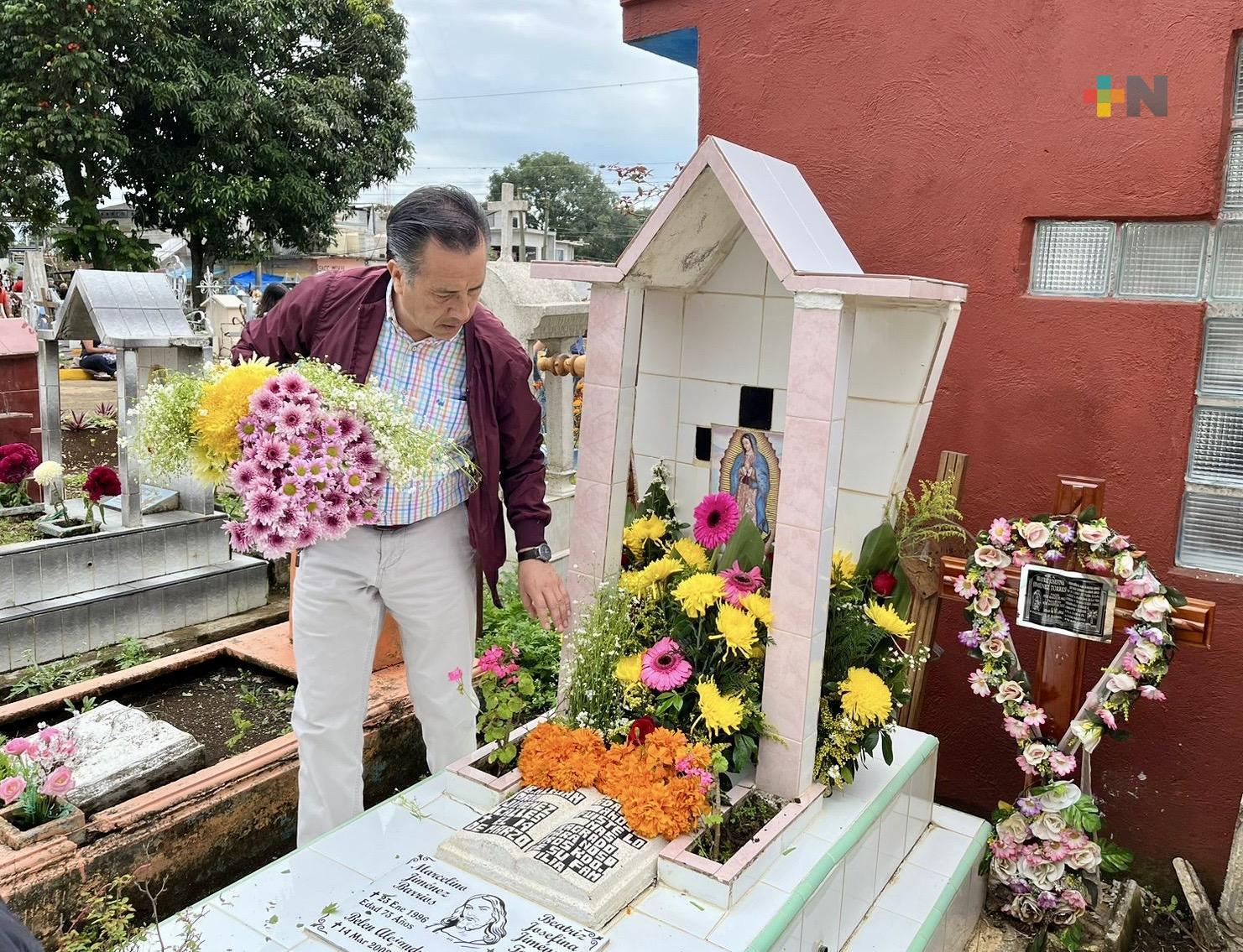 Importante preservar las tradiciones, procurar en familia el Día de Muertos: Gobernador