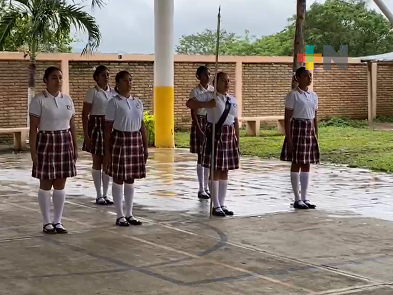 Un éxito el concurso de escoltas de telebachillerato en zona Tuxpan