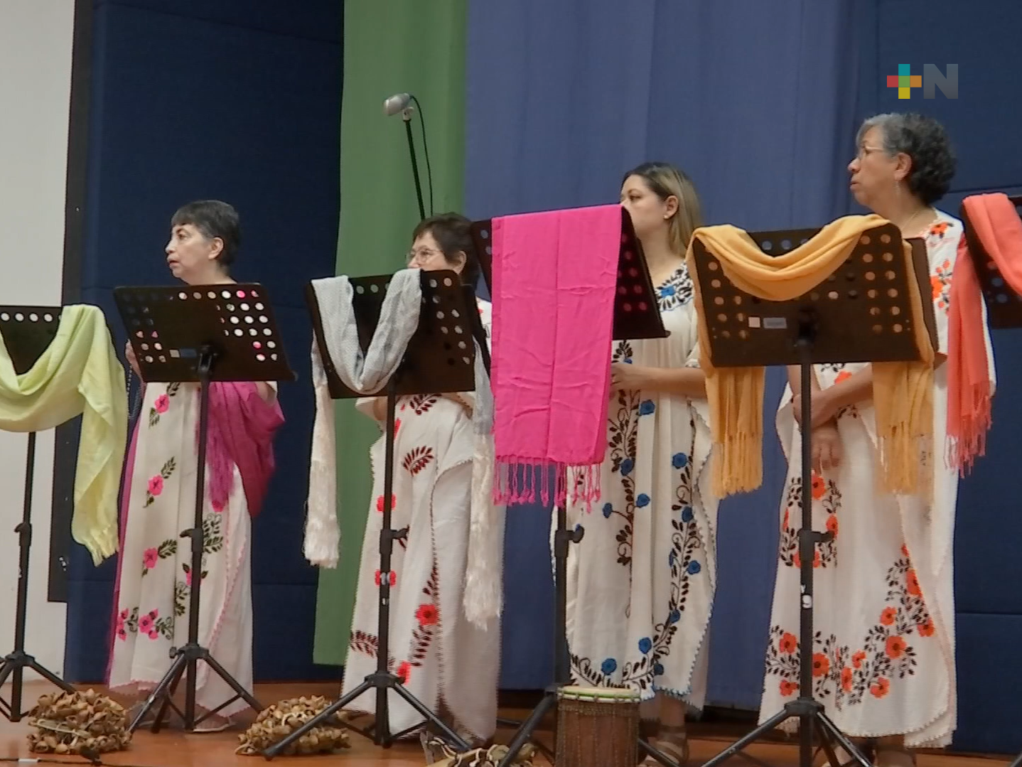 Coro de la UV se presentó con programa de lenguas originarias de México