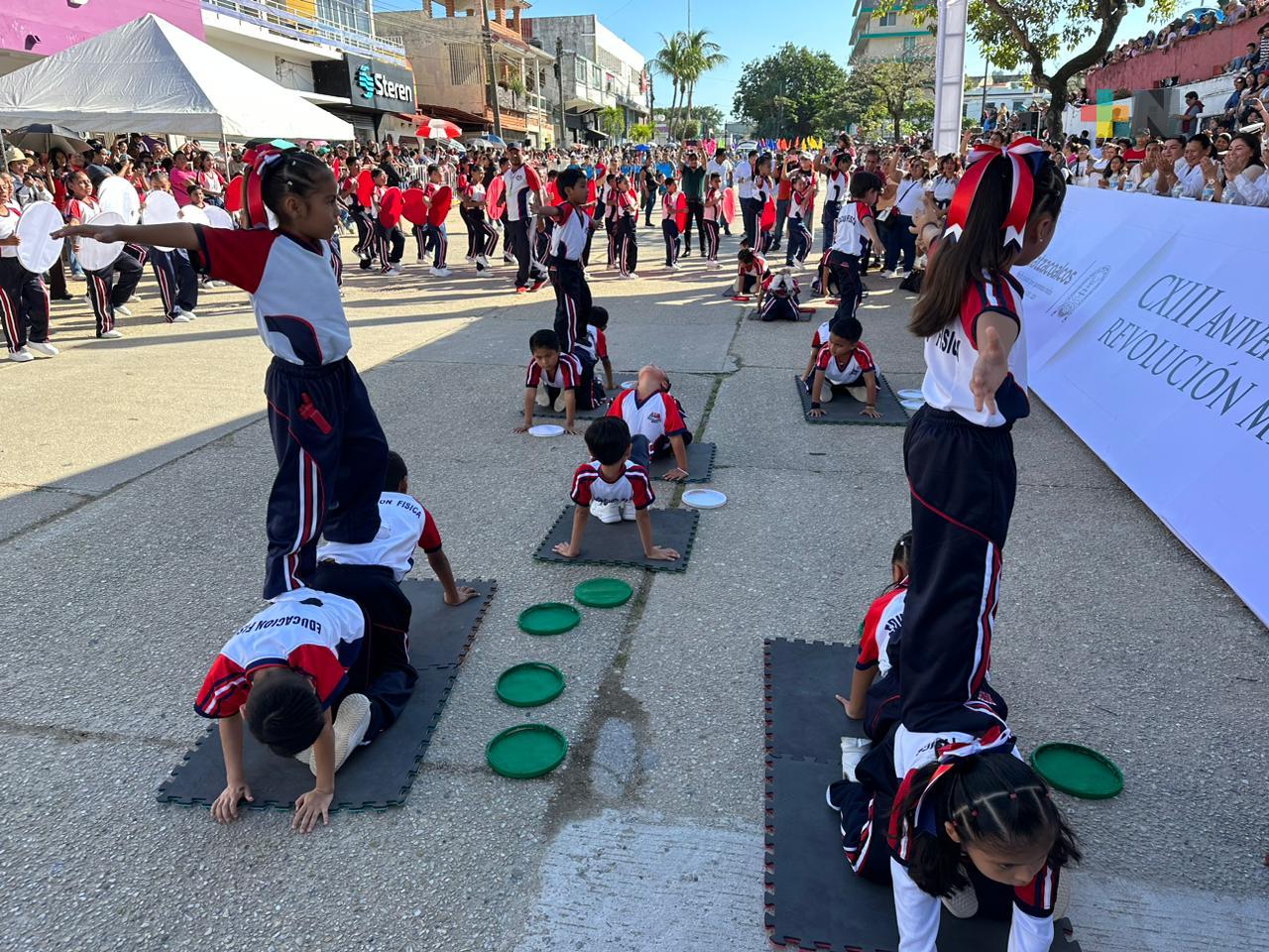 Más de 5 mil participantes en desfile conmemorativo de la Revolución Mexicana en Coatzacoalcos