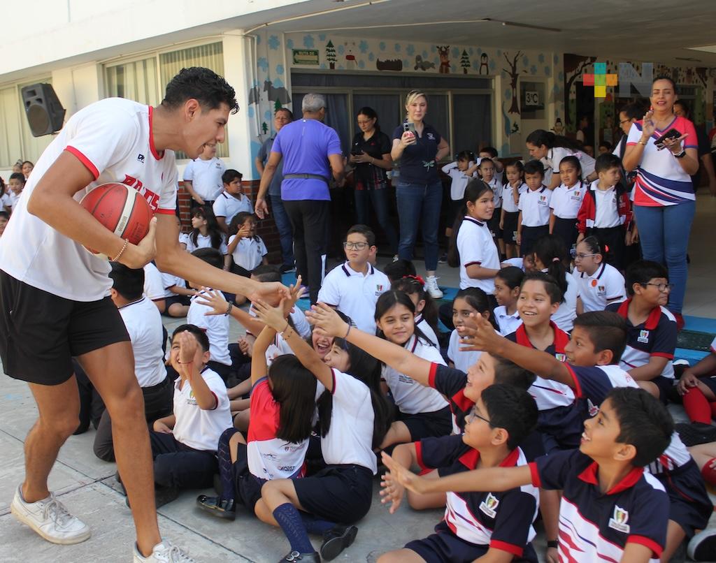 Halcones Rojos llegó a más de 15 colegios de Veracruz con «De la Duela a tu Escuela»