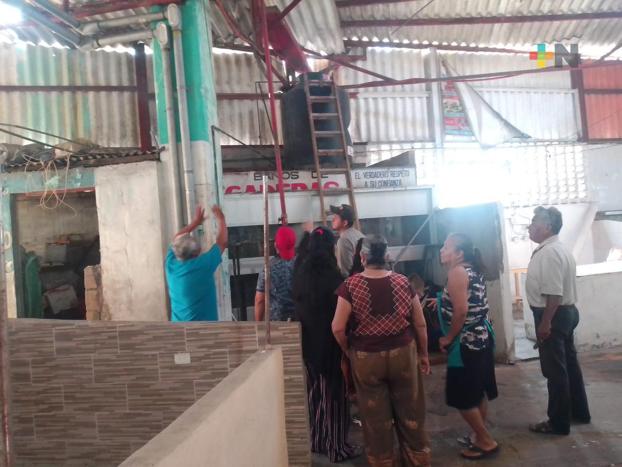 Atienden autoridades mercado 12 de Noviembre de Coatzacoalcos