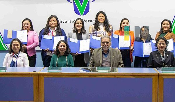 UV premió tesis sobresalientes de mujeres cuidadoras