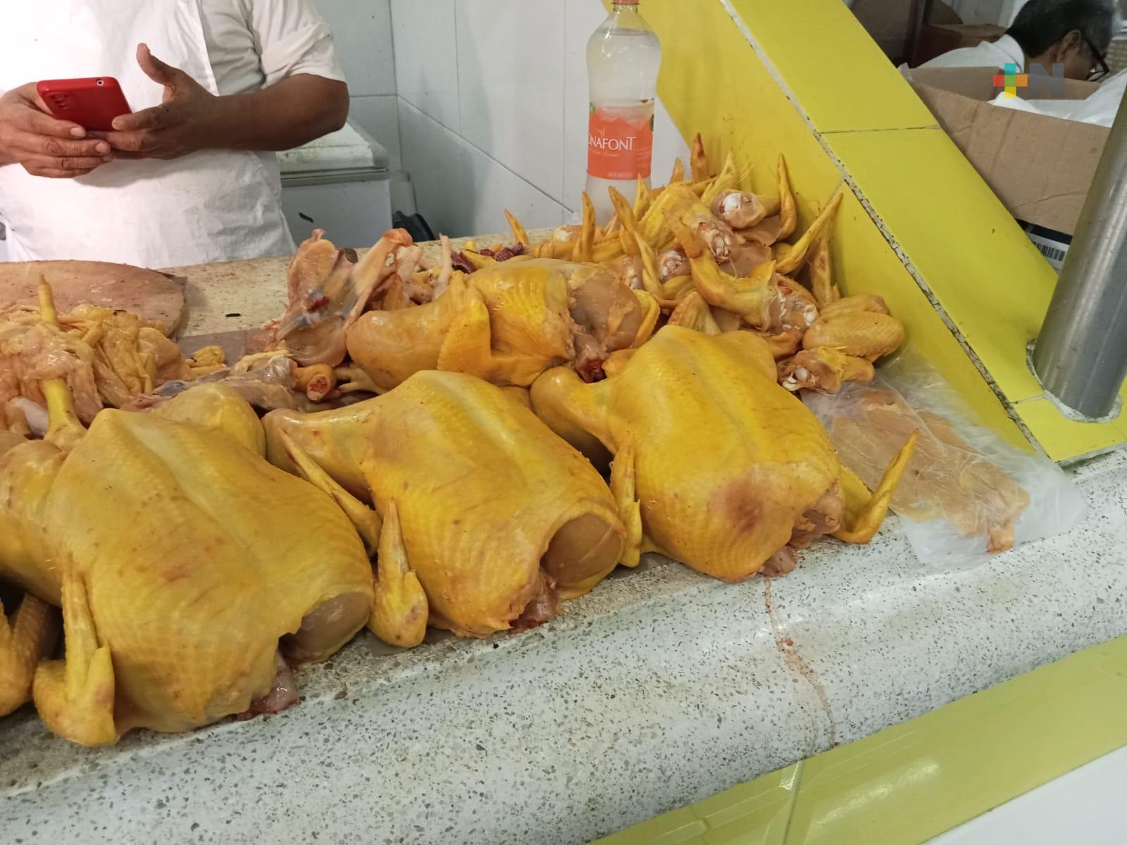 Baja venta de pollo reportan en mercado Hidalgo de Veracruz