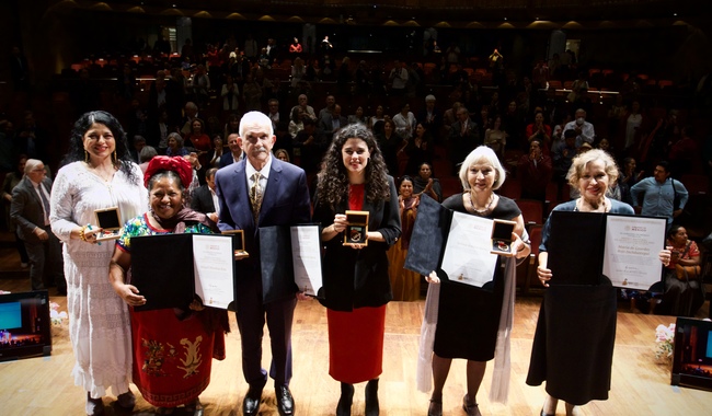 Entrega Gobierno de México Premio Nacional de Artes y Literatura 2022