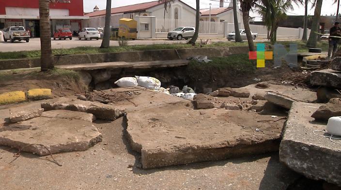 Inicia reparación de socavón de la avenida Las Palmas en Coatzacoalcos