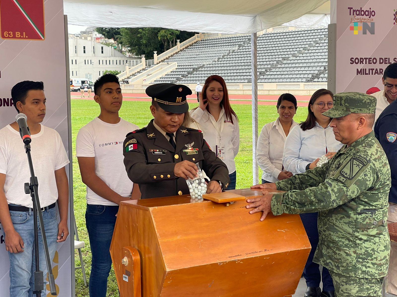 Realizan sorteo del Servicio Militar Nacional en Xalapa