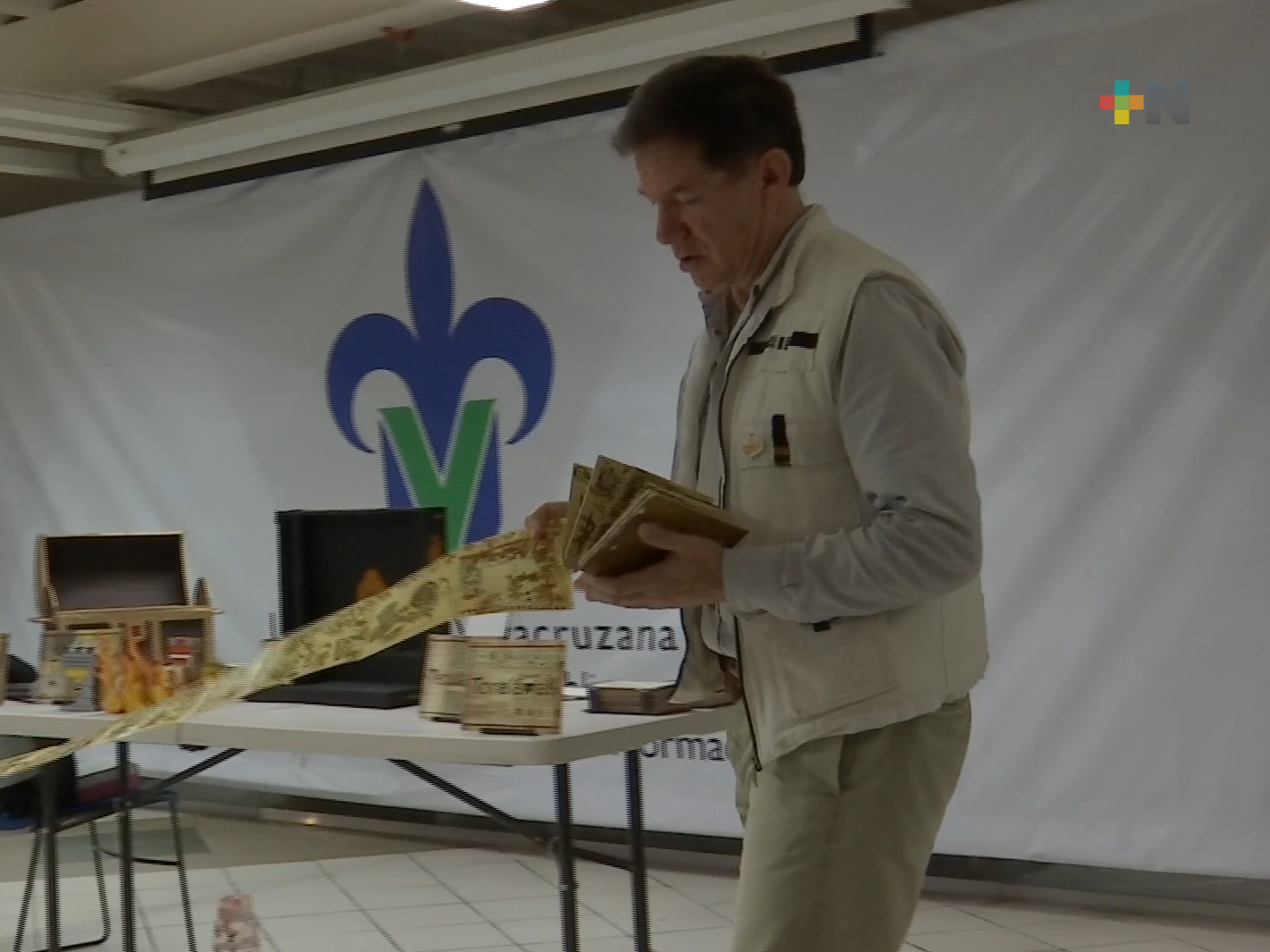 Imparten taller sobre códices en la USBI Xalapa