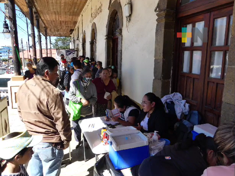 Sesver lleva a cabo jornada de vacunación en Huayacocotla