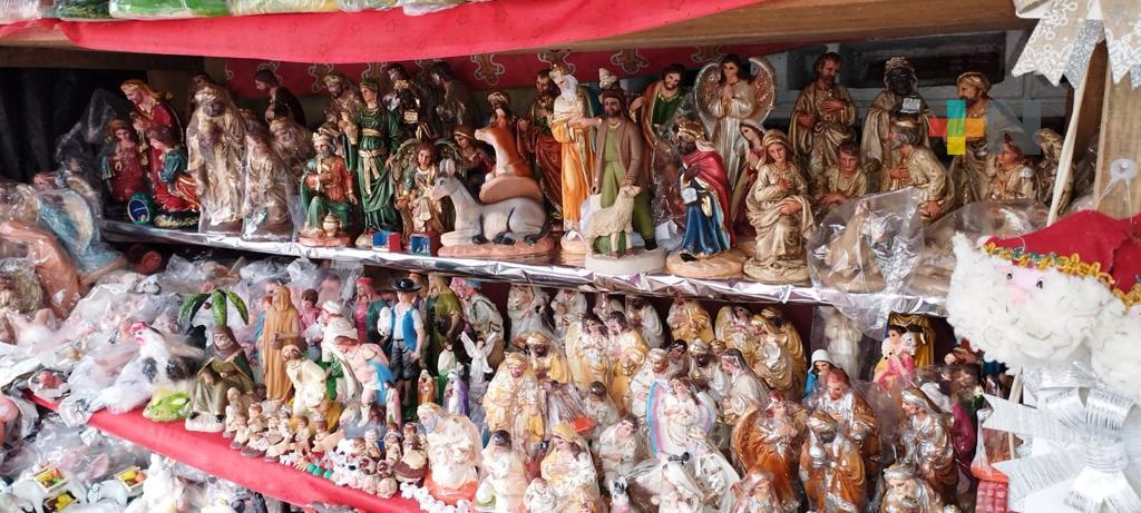 Inicia venta de figuras y materiales para nacimientos en mercado Coatzacoalcos
