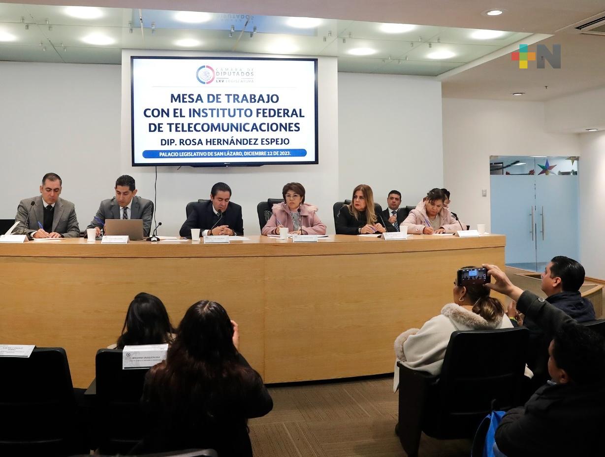 Se prepara iniciativa para impulsar radios comunitarias e indígenas: Rosa María Hernández