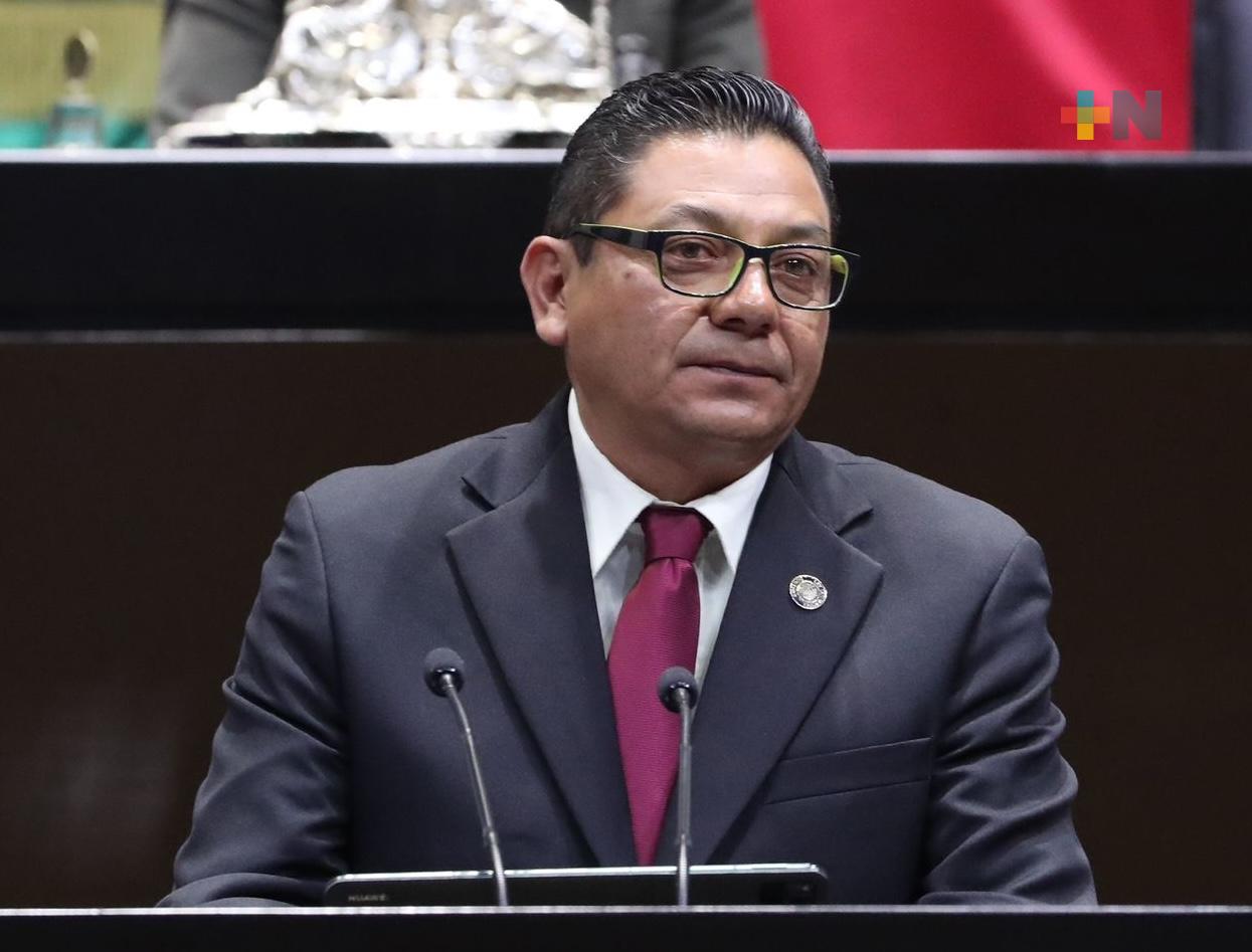 Propone diputado expedir ley para protección de derechos laborales de bomberos