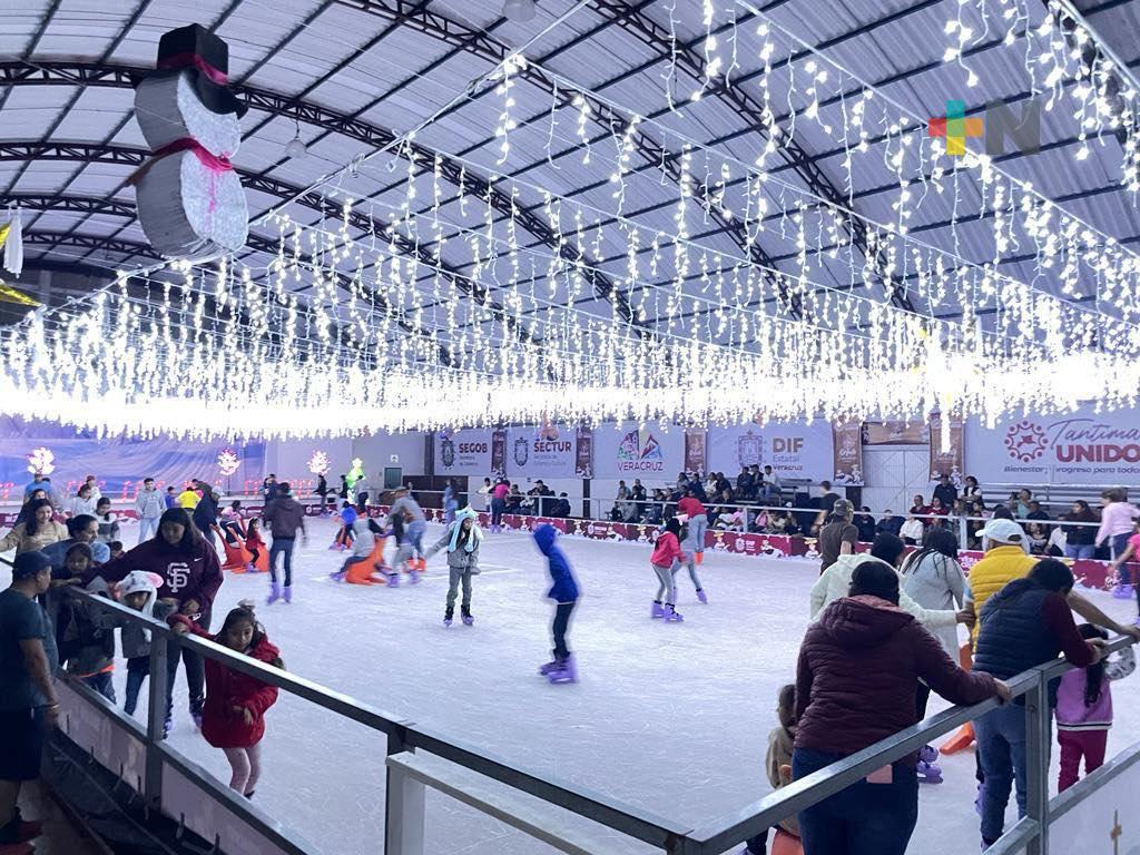 Gobernador invita a población a disfrutar y divertirse en pistas de hielo del Orgullo Navideño