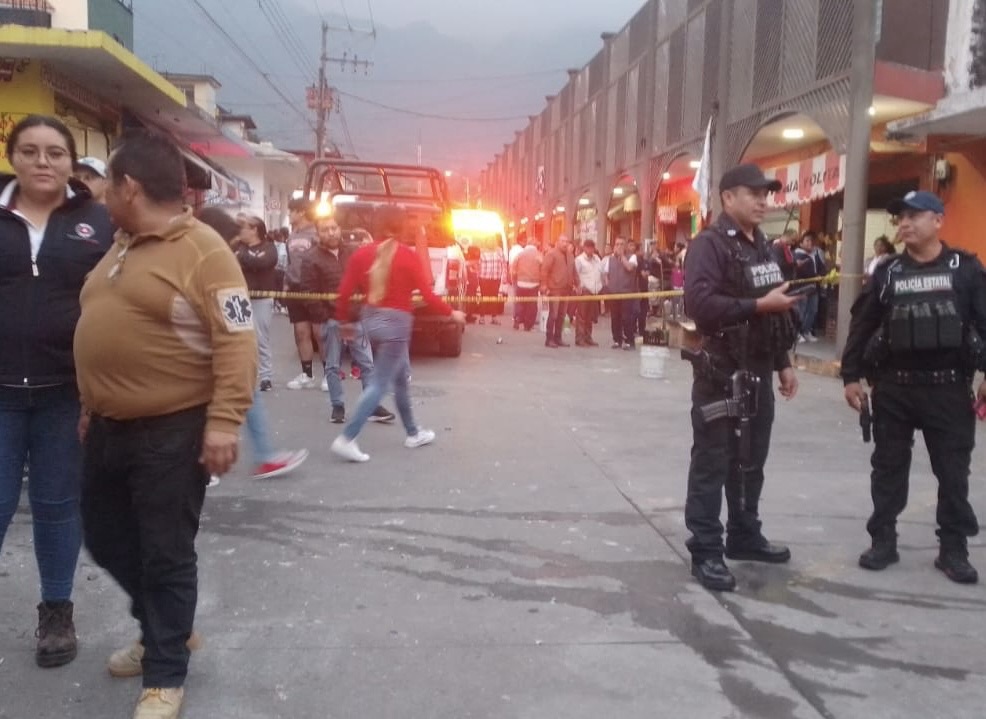 Atienden fuerzas de tarea incendio en mercado de Río Blanco