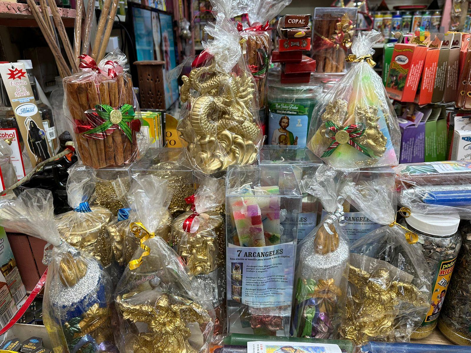 Locatario pone a la venta amuletos para recibir 2024