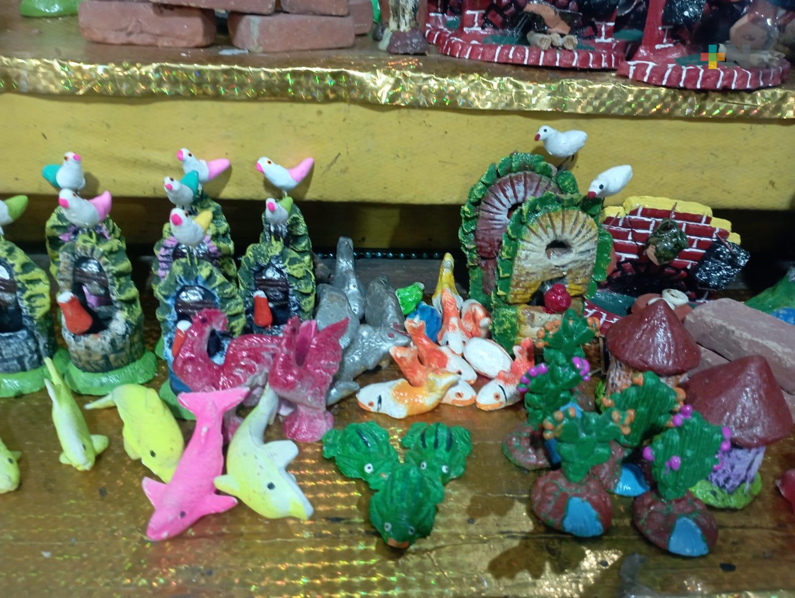 En Coatza, vendedores de artículos navideños afectados por supermercados y mal tiempo