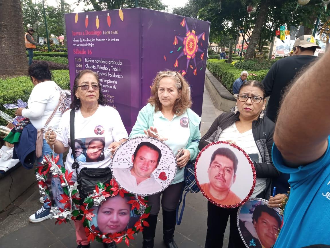 Esferas con rostro de desaparecidos fueron colocadas en parque Juárez de Xalapa