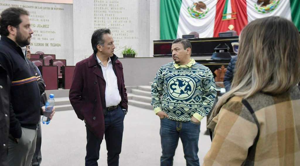 Cuitláhuac García supervisa detalles previo su comparecencia ante Congreso