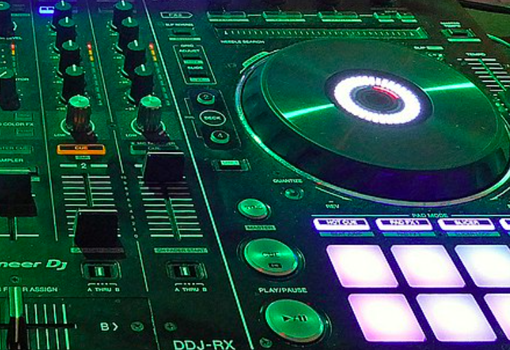 Discapacidad visual no impidió a José Eduardo ser DJ