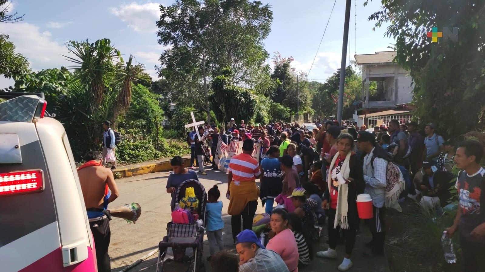 Caravana de migrantes avanza con destino al norte, recibió ayuda en su paso por Omealca