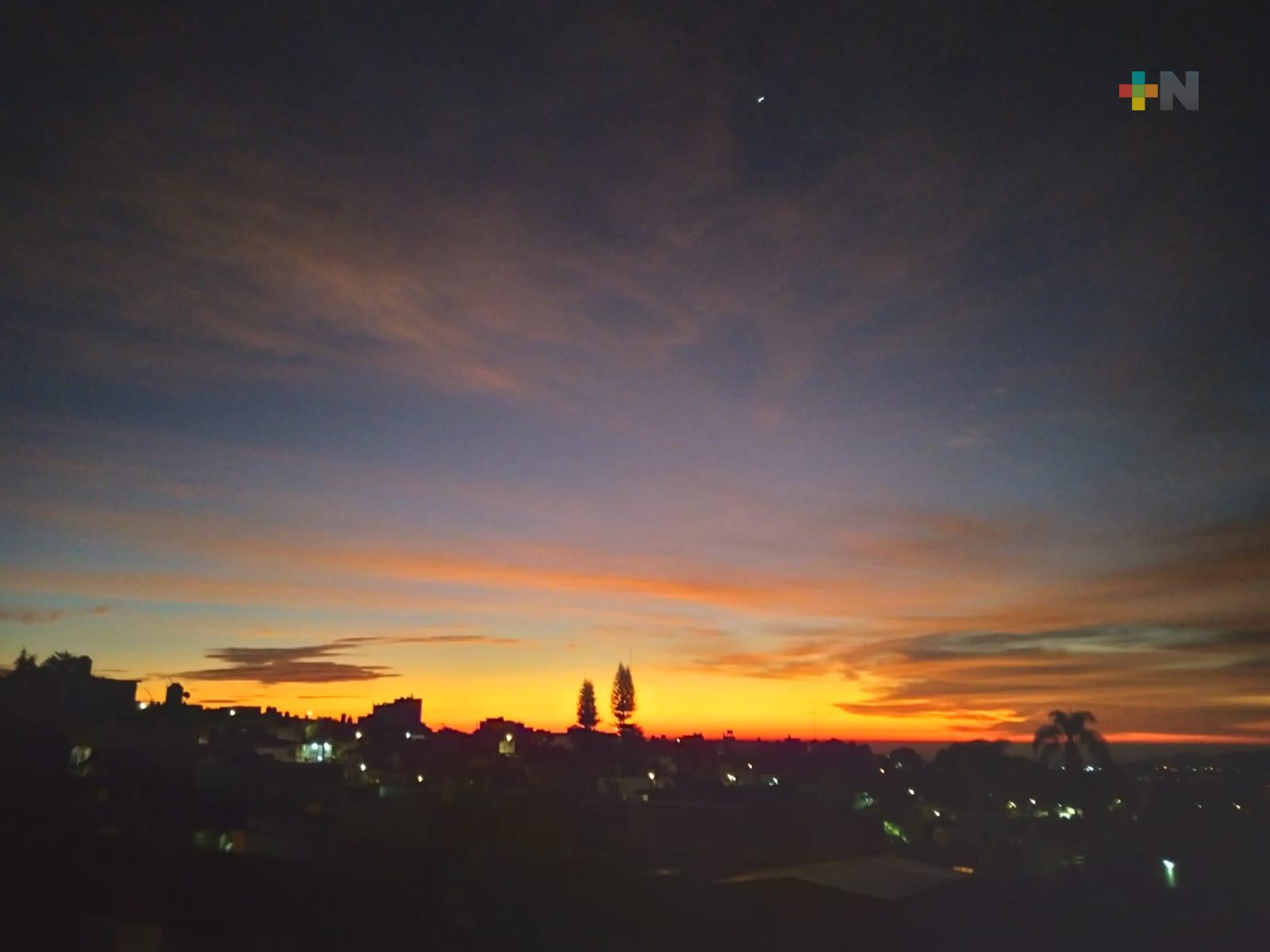 Viernes despejado a medio nublado con aumento de temperatura diurna en Veracruz