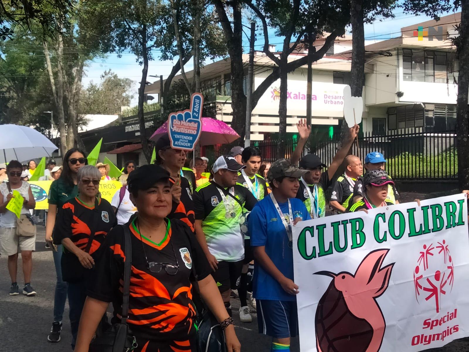 Jóvenes y adultos con discapacidad practican deportes en club Colibrí de Xalapa