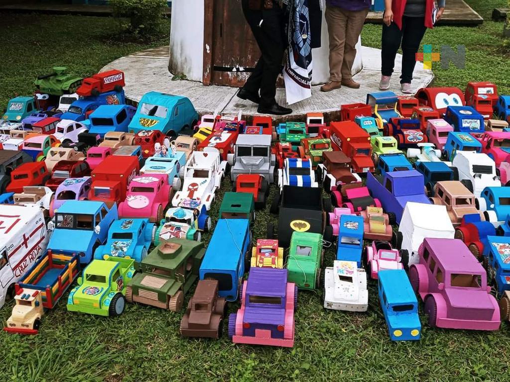 Agrupación de criminólogos tuxpeños colectan para dar fiesta navideña a niños