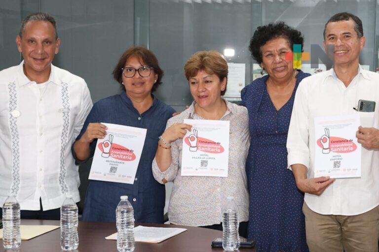 Entregan constancias de aceptabilidad sanitaria a hoteles y restaurantes de Acapulco