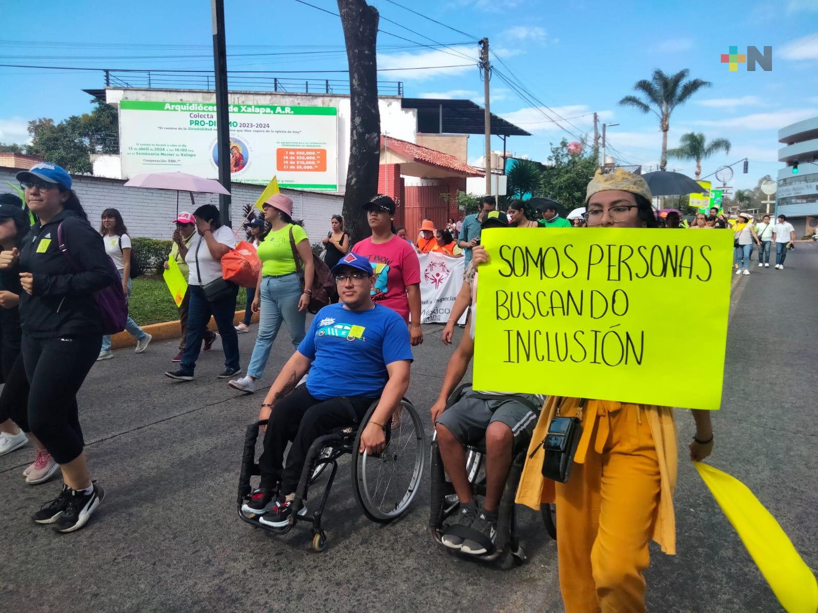 En el Día Internacional de las Personas con Discapacidad marchan en Xalapa