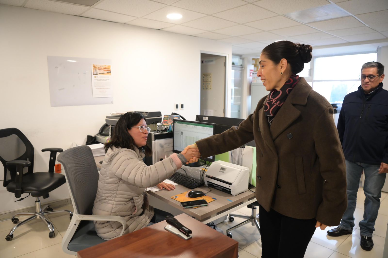 Fiscal general supervisa trabajo en oficinas centrales