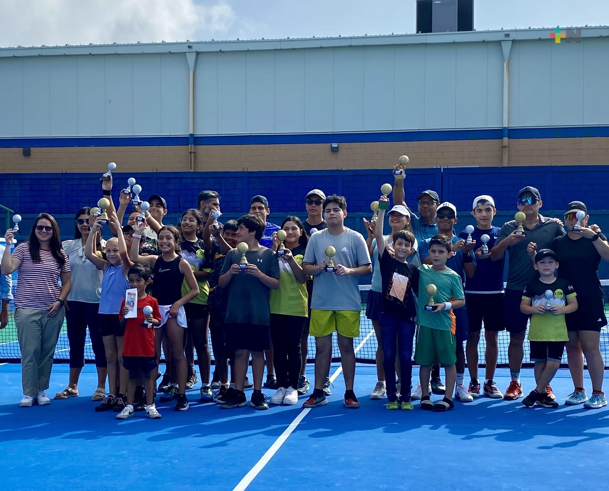 Con centenar de tenistas realizan la Copa Fit Shop, en Coatza