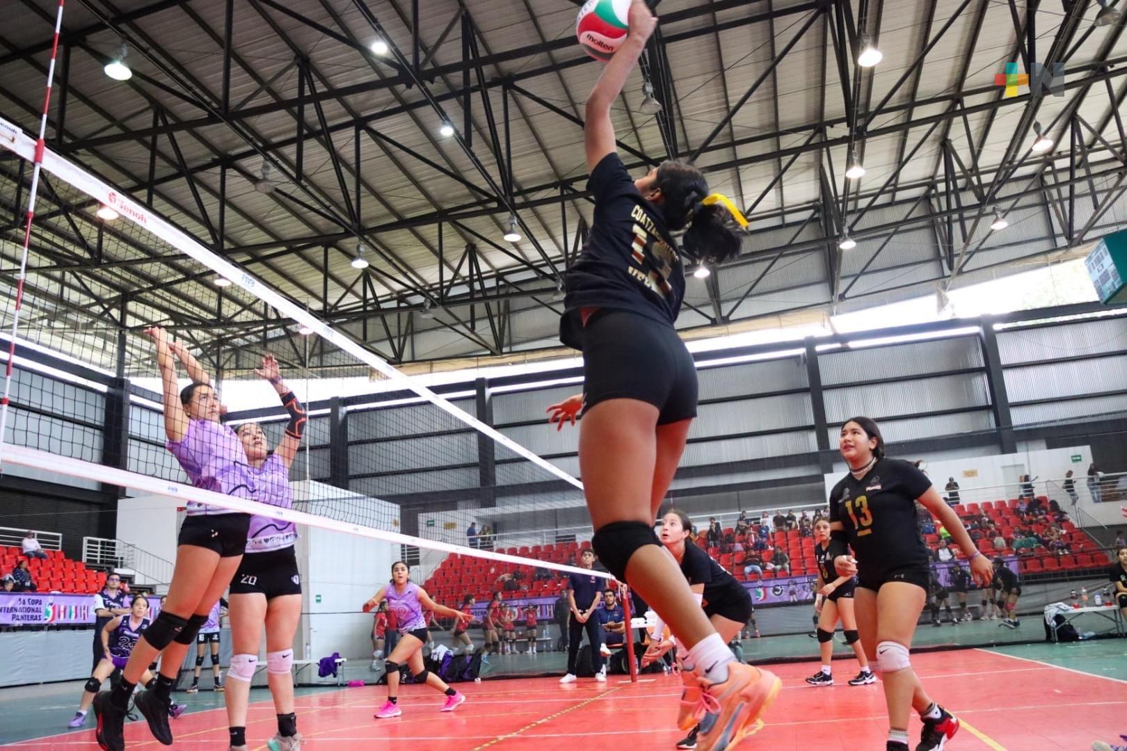 Leonas y Leones de Coatzacoalcos destacan en Copa Internacional de Voleibol