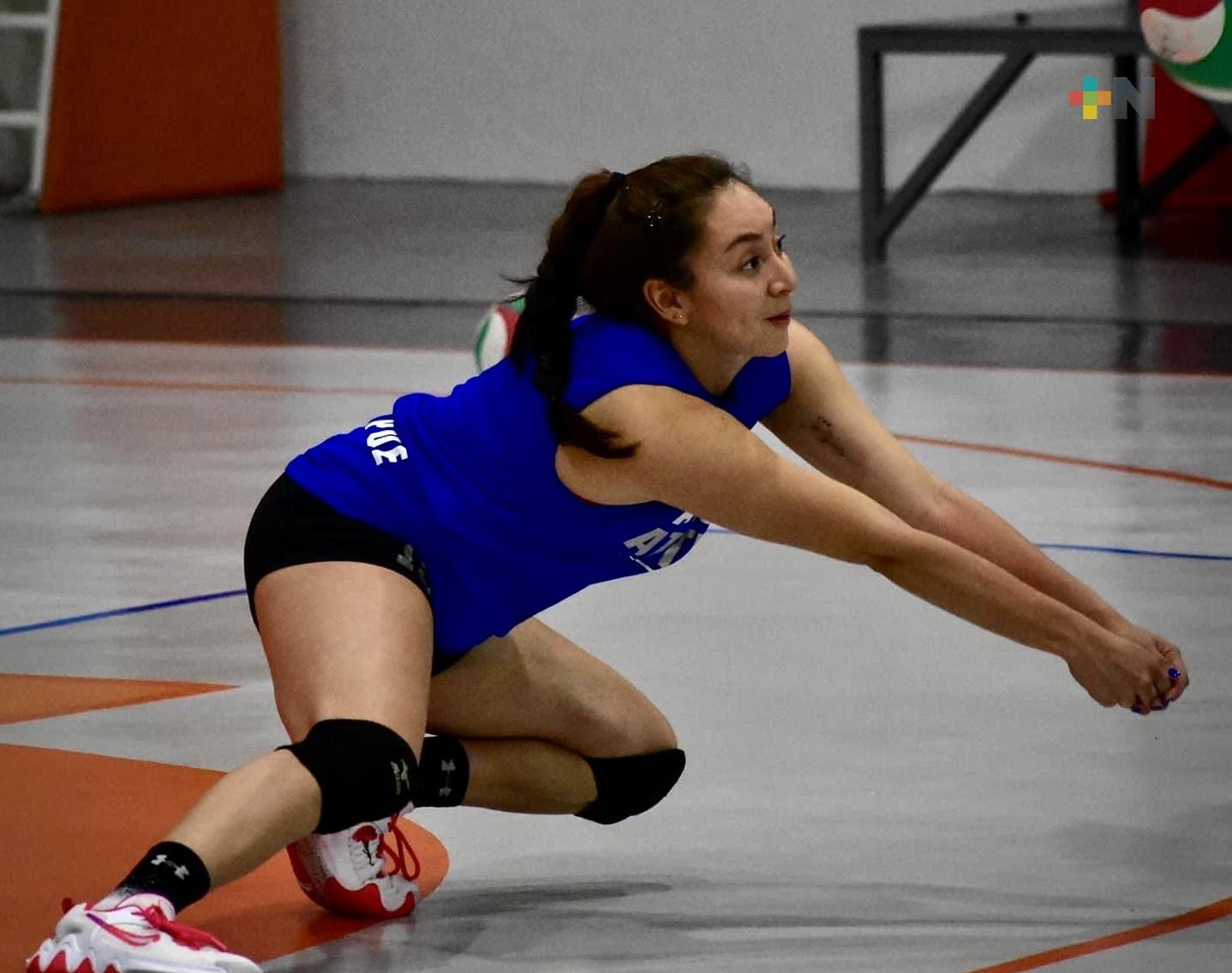 Danna Cortés impartió clínica de Voleibol Sala en Coatzacoalcos