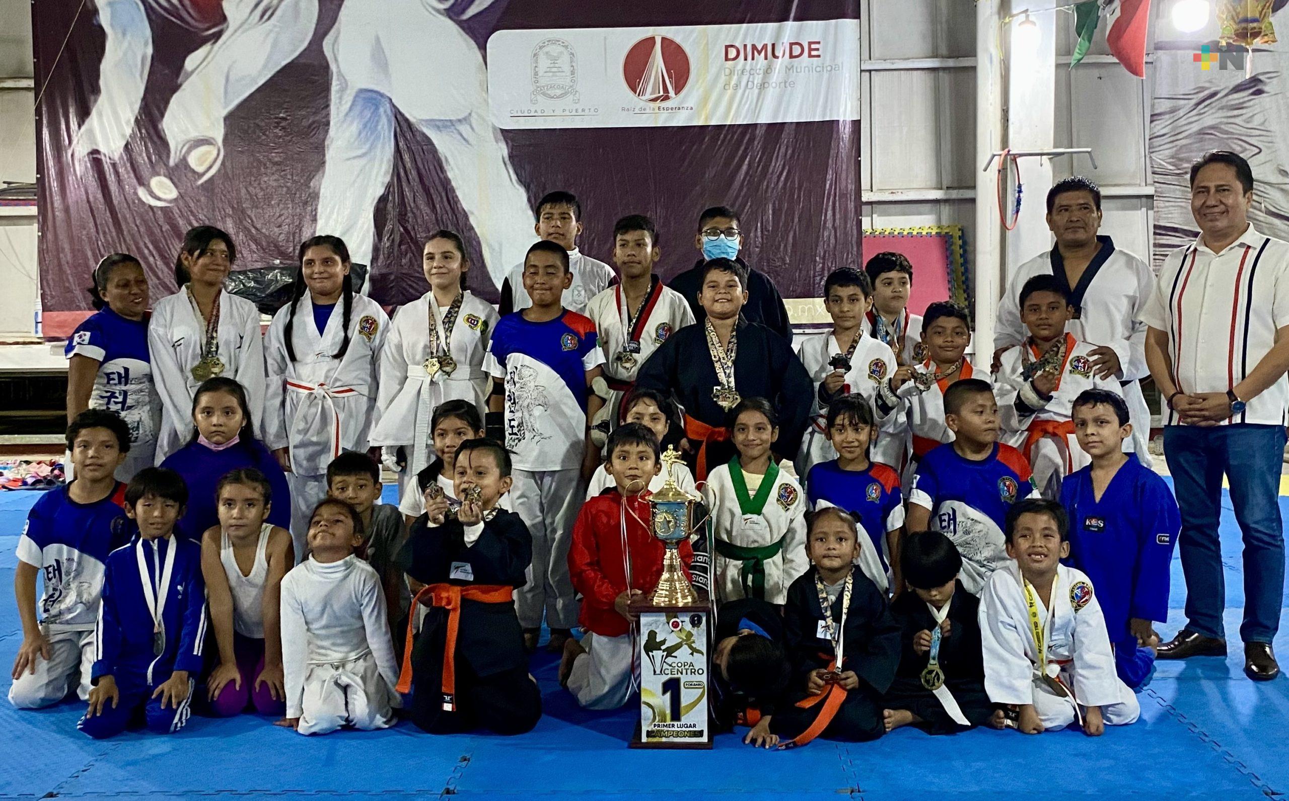 Academia Nacional de Taekwondo Coatza gana la Copa Centro, en Chiapas