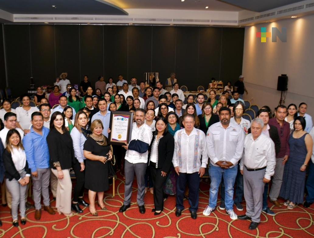 Hoteleros de Tuxpan reconocen labor turística de Iván Martínez a favor del estado